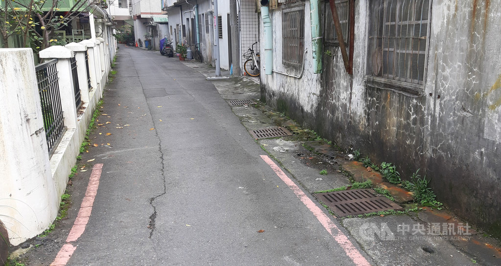 宜蘭羅東一名15歲女學生20日上午上學途中,於學校附近遭一名陌生男子企圖攔下,女學生當時嚇傻後直奔學校並通報校方處理,男子之後從小巷快步離去。校方隨後報警,警方也火速將涉嫌的32歲廖姓男子約談到案。中央社記者沈如峰宜蘭縣攝 109年11月20日