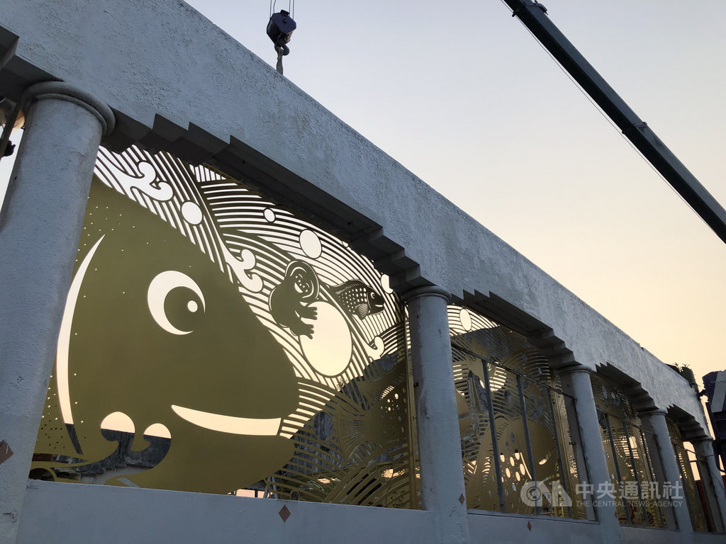 歷史逾80年的台南市中西區舊魚市場,確定原地保留後的2年間,正悄悄地華麗轉身,市府已委請藝術團隊進行改造,讓舊魚市場擁有吸睛且符合在地特色、原有魚市場意象的藝術牆面,預定12月亮相。(台南市政府觀光旅遊局提供)中央社記者張榮祥台南傳真 109年11月21日