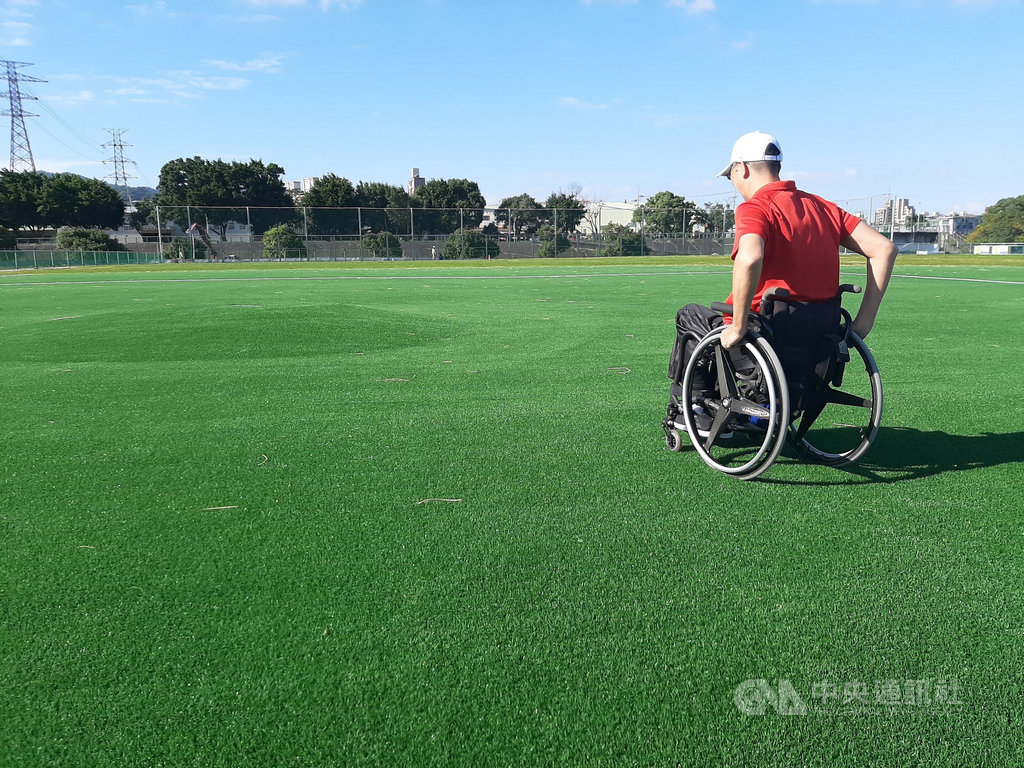 新北市樹林鹿角溪河濱公園增設全台首座身障專用棒壘球場,將於22日啟用,提供身心障礙者在符合安全標準的運動場運動,降低運動傷害風險。(新北市府水利局提供)中央社記者黃旭昇新北傳真 109年11月21日
