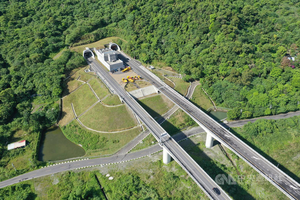 台灣道路工程再獲國際肯定,「蘇花公路山區路段改善計畫工程」再度榮獲國際道路協會109年度「全球道路成就獎」工程設計類首獎。(公路總局提供)中央社記者汪淑芬傳真 109年11月21日