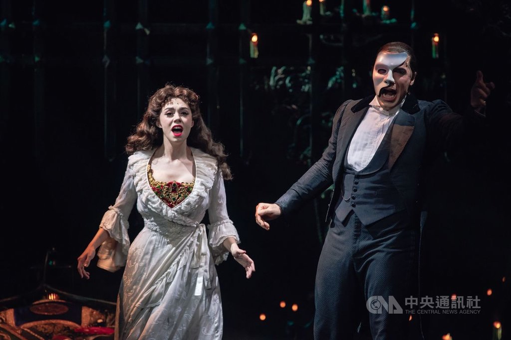 已在全球巡演超過34年音樂劇「歌劇魅影」(The Phantom of the Opera)今年第4度登台,主辦單位特別在台北小巨蛋打造國際級舞台。(寬宏藝術提供)中央社 109年11月21日