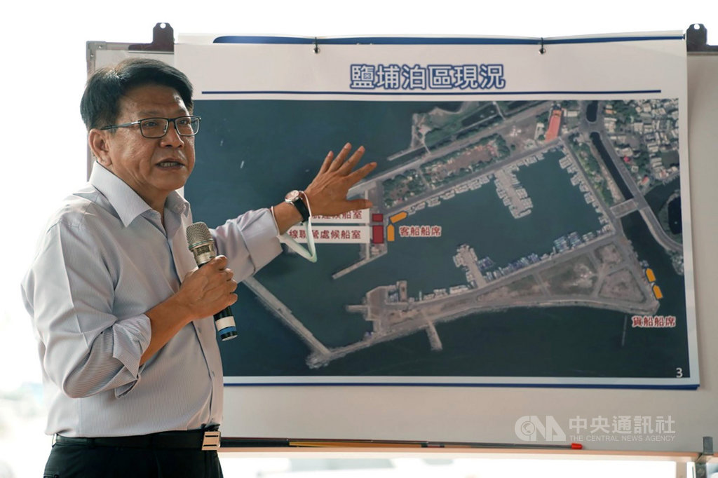 行政院長蘇貞昌21日南下屏東聽取「鹽埔漁港客貨運專區」簡報,縣長潘孟安(圖)當場表態爭取約新台幣2.6億元的經費,盼改善漁業港岸的基礎設施。(屏東縣政府提供)中央社記者郭芷瑄傳真 109年11月21日