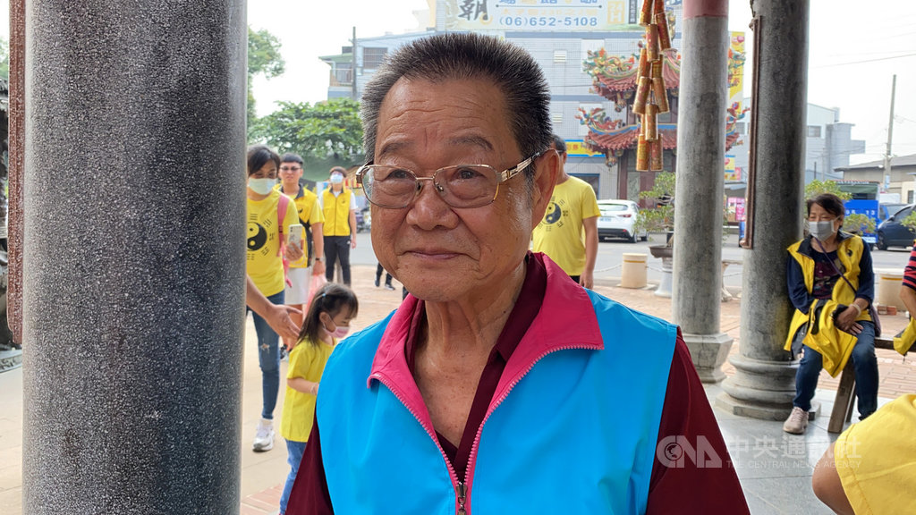 台南市21日進行首次罷免投票,對象為新營區太北里長王献彰(前),兩處投開票所下午4時起開票;初步結果顯示,罷免案並未過關。(讀者提供)中央社記者張榮祥台南傳真 109年11月21日