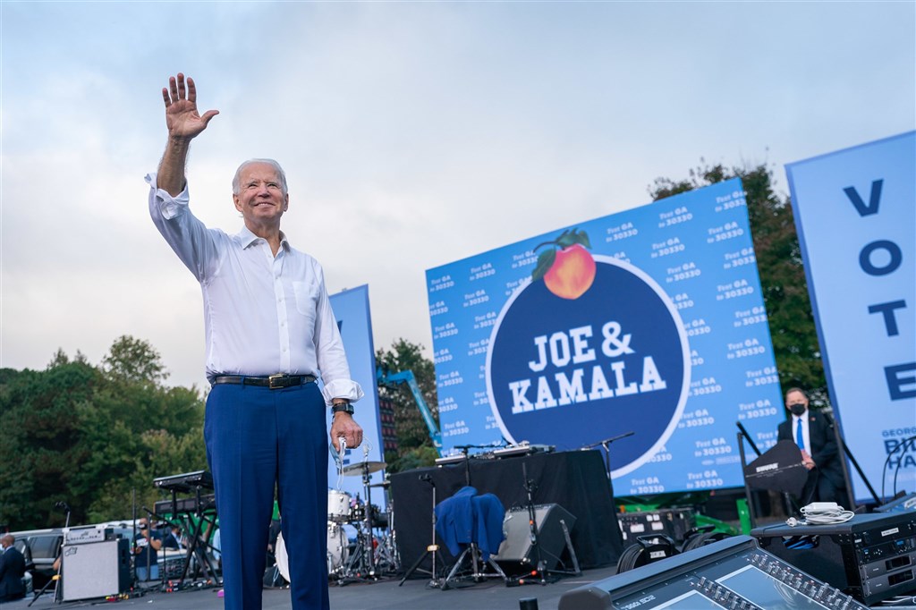 美國賓夕法尼亞州民主黨籍州長沃爾夫24日宣布,賓州已確認民主黨籍總統候選人拜登(圖)在賓州擊敗現任總統川普,鞏固了拜登在主要搖擺州的勝利。(圖取自facebook.com/joebiden)