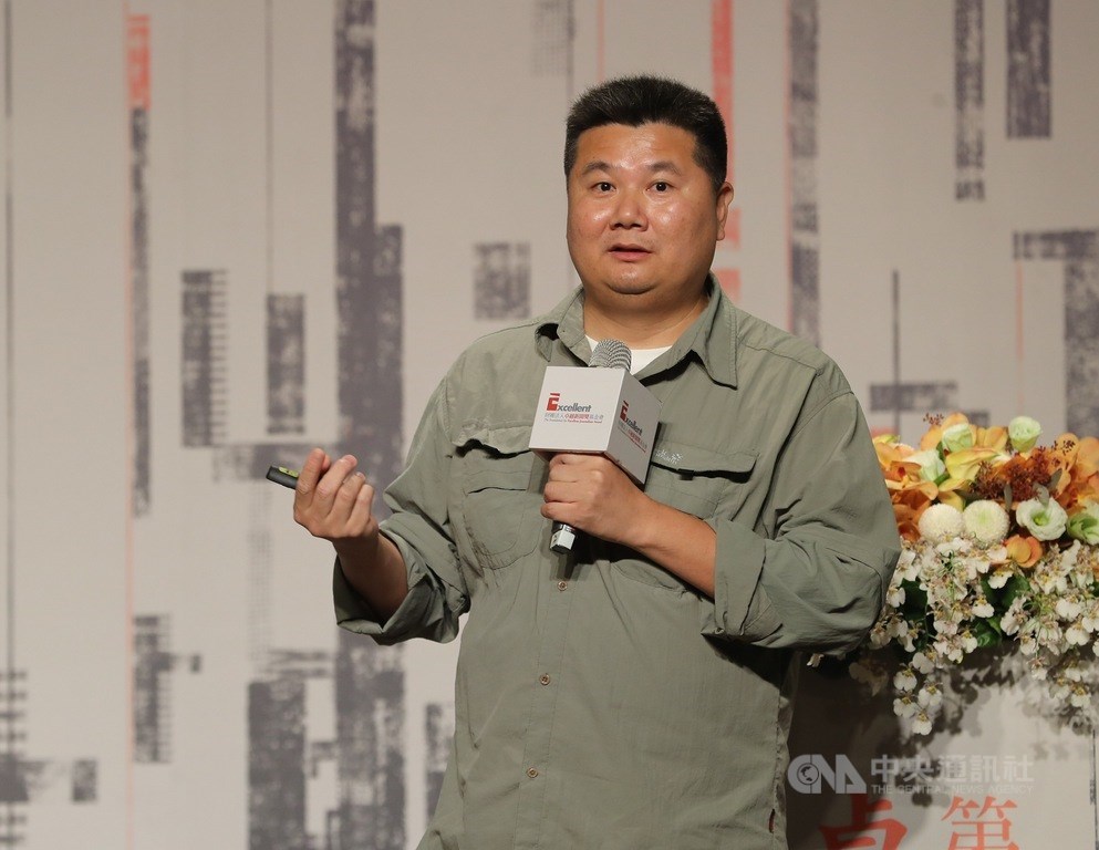 導演李惠仁(圖)不滿文化大學新聞系副教授陳慧蓉擔任NCC中天換照聽證會鑑定人,遭系友攻擊,所屬院系卻事不關己,宣布辭去文大兼任教職。(中央社檔案照片)