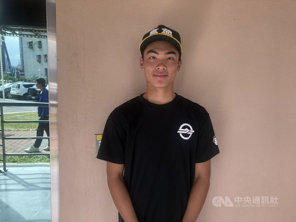 黑豹旗青棒賽高苑工商隊長黃秉揚(圖)16強賽與西苑高中交手,單場4安2打點,好表現率隊搶勝、晉級8強。中央社記者謝靜雯攝 109年11月24日