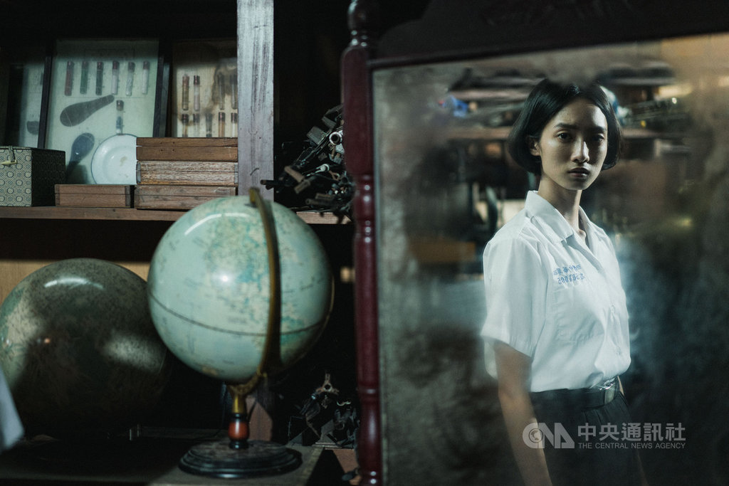 串流影音服務Netflix與台灣公共電視共同推出的影集「返校」12月5日將開播,演員韓寧(圖)在劇中飾演「學姐」方芮欣,被困在翠華中學30年。(公視提供)中央社記者葉冠吟傳真 109年11月24日