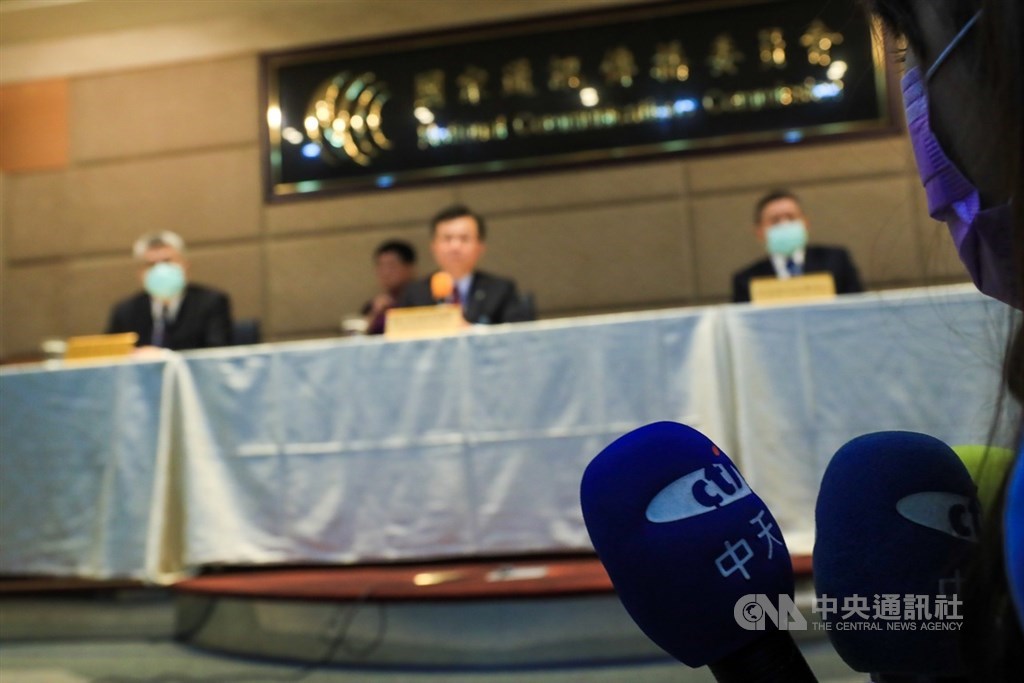 中天新聞台因換照不成,聲請假處分30日開庭,請求暫准新聞台執照,不許他人使用52頻道,兩造庭上攻防,NCC律師說,蔡衍明財團買下媒體,愛怎麼講就怎麼樣講,這非新聞自由。(中央社檔案照片)