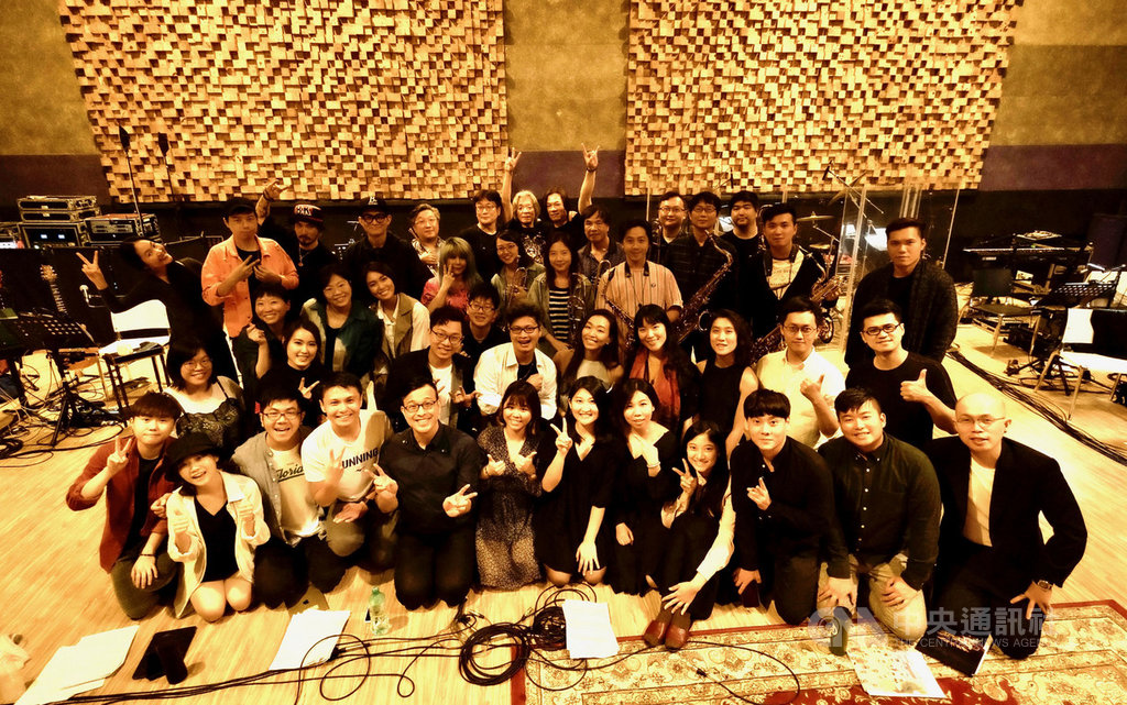 登月(樂)計畫11月30日到12月20日在台北流行音樂中心南基地西側草坪展出,11月28日將舉行現場演出;邀請已故歌手張雨生的重要音樂創作夥伴櫻井弘二(Koji Sakurai)擔任音樂總監,親自帶領搖滾團、銅管樂團、合唱團等,演唱多首膾炙人口的作品。(噪咖藝術提供)中央社記者趙靜瑜傳真 109年11月24日