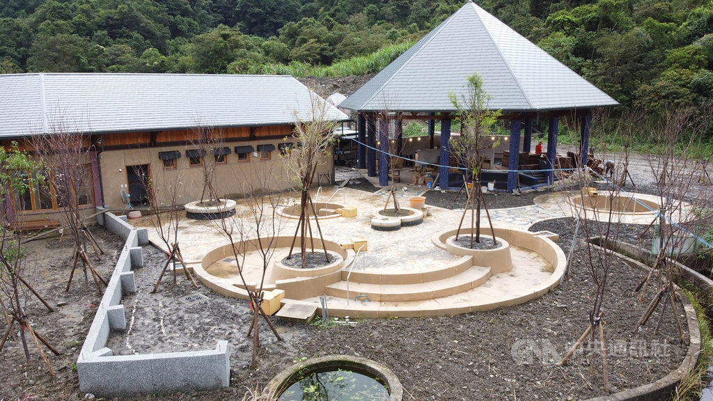 宜蘭縣人氣景點清水地熱公園新增8座泡湯池,同時可供80人使用,最近已完工,縣府預定民國110年春節前啟用,屆時將成園區新亮點。(宜蘭縣政府提供)中央社記者沈如峰宜蘭傳真 109年11月24日