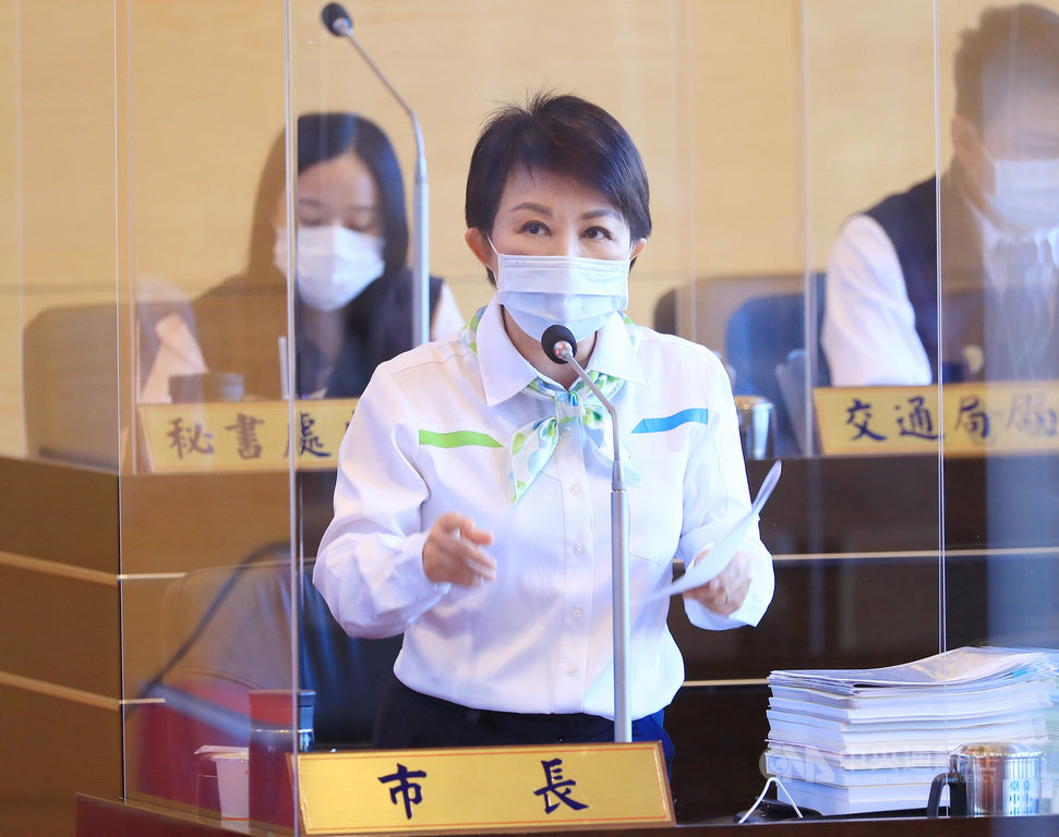 台中捷運綠線因連結器故障,試營運喊卡,台中市長盧秀燕24日強調,綠線為台中市第一條捷運,給北捷局蓋是因為有雙北蓋捷運的經驗,如今發生故障,希望北捷局趕快處理善後,完成檢測。中央社記者趙麗妍攝 109年11月24日
