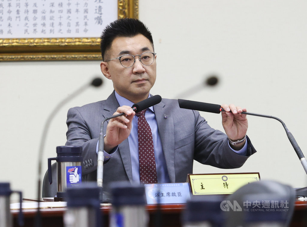 國民黨25日下午舉行中常會,黨主席江啟臣(圖)表示,針對萊豬進口政策,日前已向總統蔡英文提出辯論邀請,希望蔡總統儘速透過理性辯論,不但要跟在野黨對話,也要向人民說明。中央社記者謝佳璋攝 109年11月25日