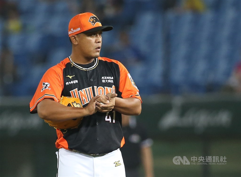 統一獅隊投手王鏡銘24日透過粉絲團表明將撤回自由球員申請,質疑聯盟解釋規章公信力,聯盟隨即發聲明正式致歉。(中央社檔案照片)