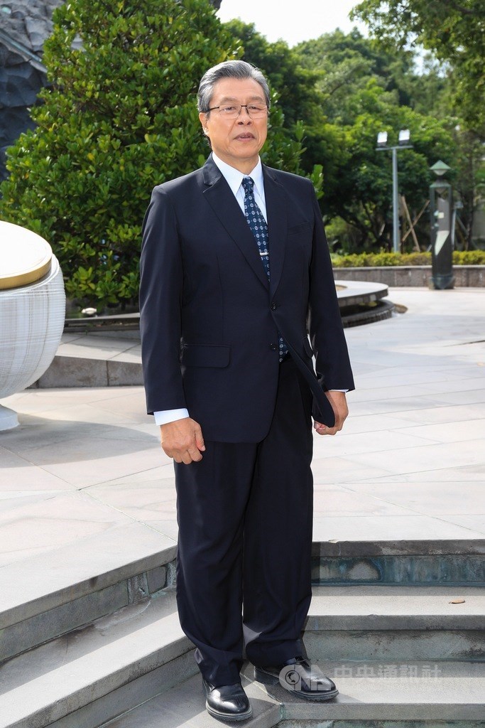 政治職人劇國際橋牌社第2季24日在台北二二八和平公園舉辦團拜儀式,演員楊烈出席。中央社記者吳家昇攝 109年11月24日