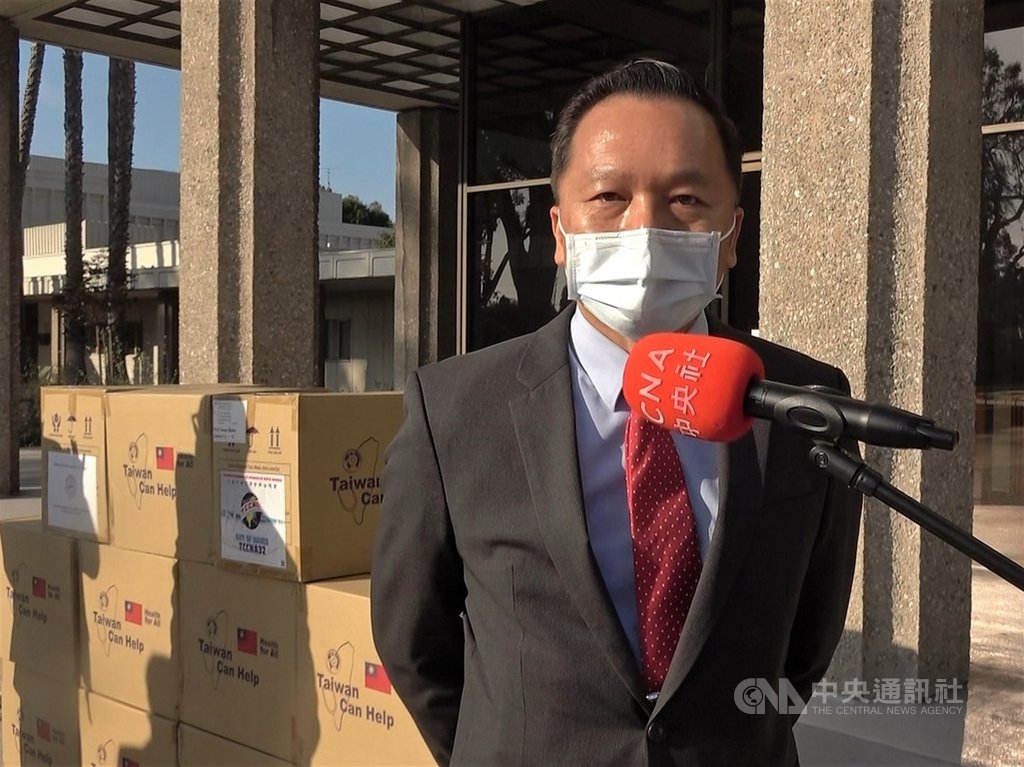 駐洛杉磯辦事處副處長林暉程10月上任之後,推動領務線上登記與查詢系統,提供僑胞在疫情下方便辦理文件。攝於11月23日。中央社記者林宏翰洛杉磯攝 109年11月26日
