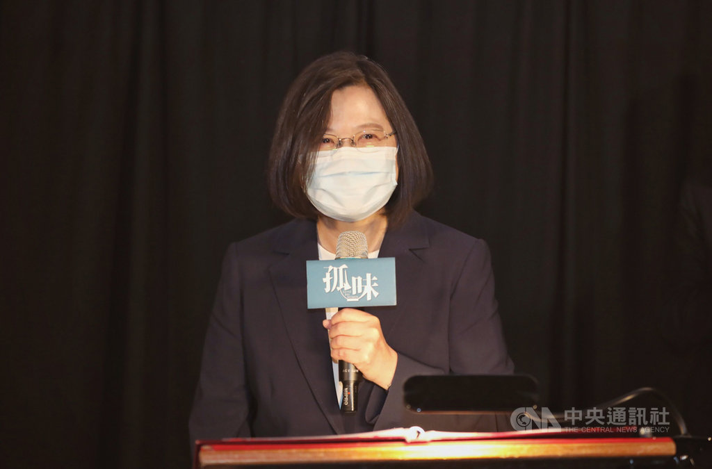 民進黨主席蔡英文26日包場觀賞電影「孤味」。(民進黨提供)中央社記者葉素萍傳真 109年11月26日