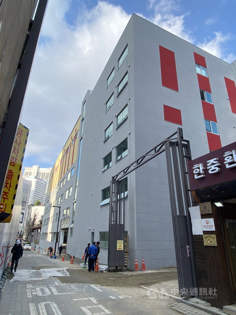漢城華僑小學新校舍今年1月動土,現已幾近完工,預計明年2月新學期正式啟用。中央社記者廖禹揚首爾攝 109年11月27日