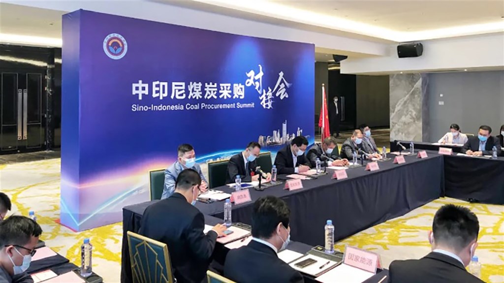 中國第4季停止向澳洲採購煤炭後,中方25日與印尼舉行煤炭採購對接會(圖),敲定2021年向印尼增購價值近15億美元的動力煤。(取自中國煤炭進口商瑞茂通集團微信公眾號)中央社 109年11月28日