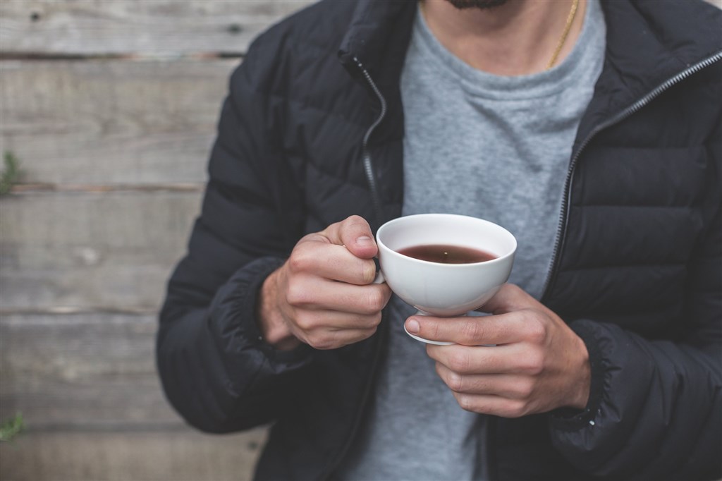日本研究團隊實驗發現,日本市售寶特瓶裝茶和茶包等茶類能大幅降低2019冠狀病毒疾病的病毒傳染力。(示意圖/圖取自Pixabay圖庫)