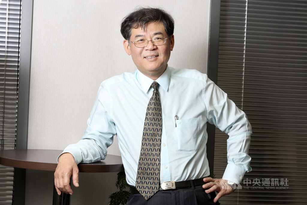 是方董事長吳彥宏宣布「是方i健康APP」上線,整合智慧穿戴及量測裝置,搭配健康資料分析引擎、食物圖像辨識功能,打造智慧健康雲。中央社記者江明晏攝 109年11月30日