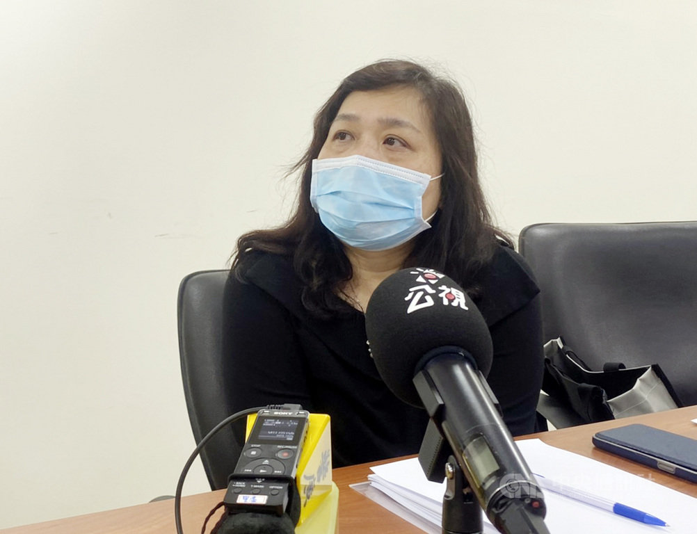 勞動部勞動基金爆發弊案,引發外界質疑勞動基金虧損與此有關,勞動基金運用局副局長劉麗茹1日說明勞動基金投資機制。中央社記者吳欣紜攝 109年12月1日