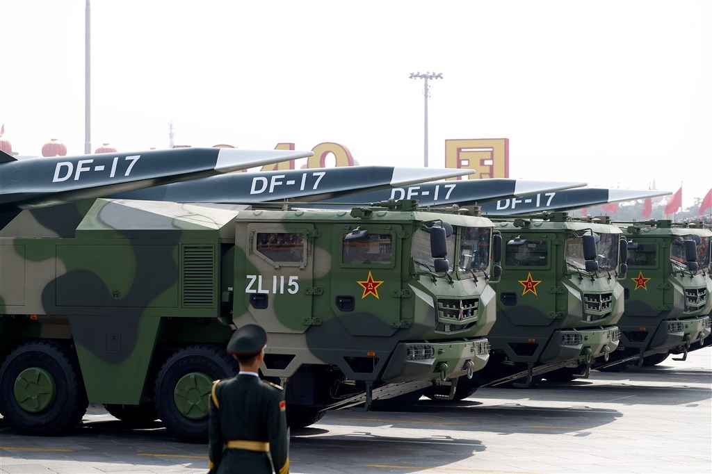 北大西洋公約組織(NATO)將發布改革報告,內容指出北約必須更認真思考如何因應中國及其軍事崛起。圖為東風-17在2019年10月1日中華人民共和國慶祝70週年閱兵中亮相。(中新社)