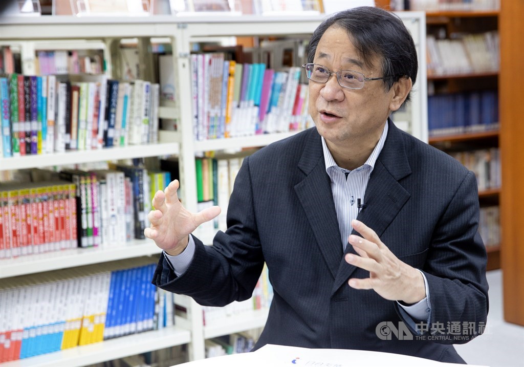 日台交流協會代表泉裕泰接受中央社專訪,暢談台日情誼,感謝10年前台灣對日本伸出援手。 中央社記者謝佳璋攝 109年12月1日