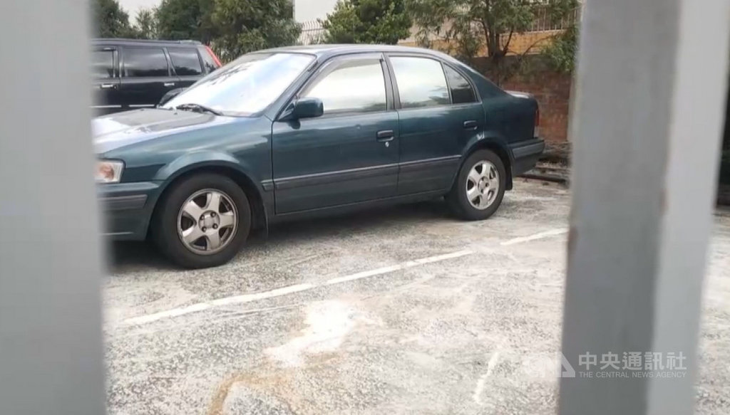 苗栗縣31歲吳姓男子駕駛白牌車載客,途中疑因車資問題引發衝突,乘客報警時一度聲稱駕駛「猝死」。檢警相驗認有可疑,目前將3人由涉案關係人改列嫌疑人,並安排1日下午解剖驗屍釐清死因。(民眾提供)中央社記者管瑞平傳真 109年12月1日