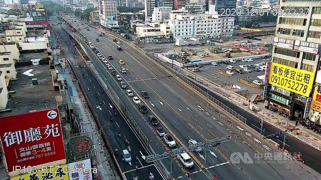 高雄市民族陸橋機車道封閉拆除,經過10天的施工,1日清晨6時恢復平面車道通車,交通順暢。(高市府提供)中央社記者王淑芬傳真 109年12月1日