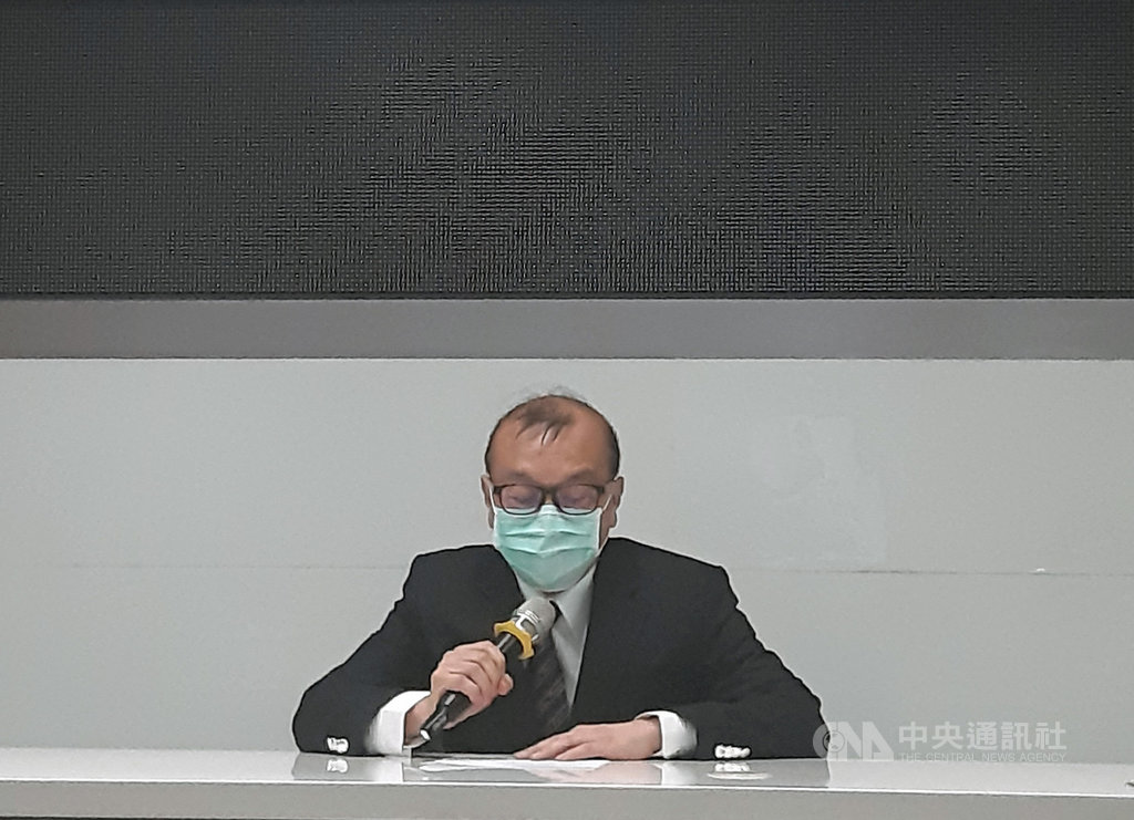台灣證券交易所副總經理趙龍2日在記者會表示,權證投資人可能比較專業,在意能否充份掌握下單、撤單優勢,所以才會瞬間頻頻下單、撤單,希望證券商協調客戶每人每秒至多20筆,避免下單系統異常。中央社記者潘智義攝 109年12月2日