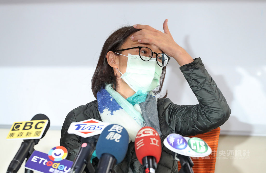 外傳北檢偵辦康友董事長黃文烈涉財報不實等案,約談前立委吳光訓,並將其女、國民黨立委吳怡玎列下波調查重點。吳怡玎(圖)2日在立法院受訪表示,尊重司法調查,願意全力配合司法、檢警調查。中央社記者裴禛攝 109年12月2日
