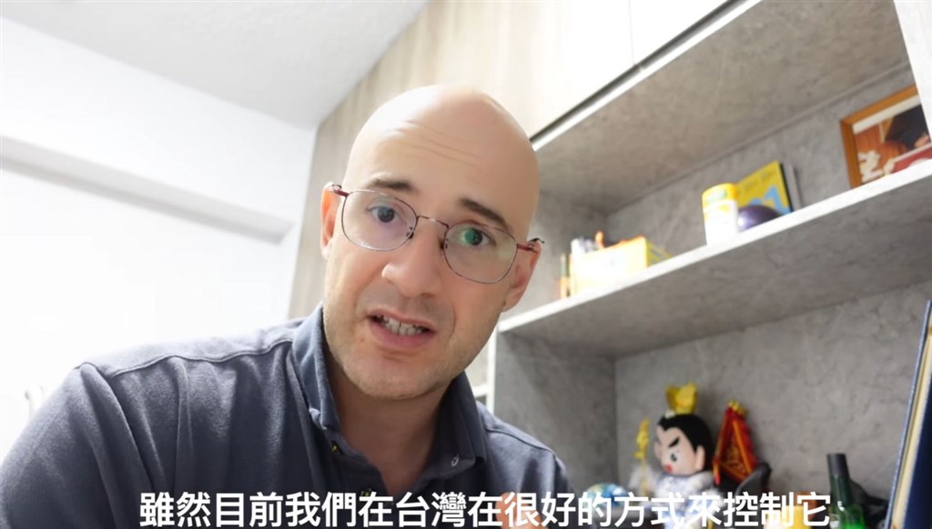 從土耳其來台發展的藝人吳鳳,近期透露遠在家鄉土耳其的5名親人接連確診武漢肺炎。(圖取自facebook.com/rifatshowman)