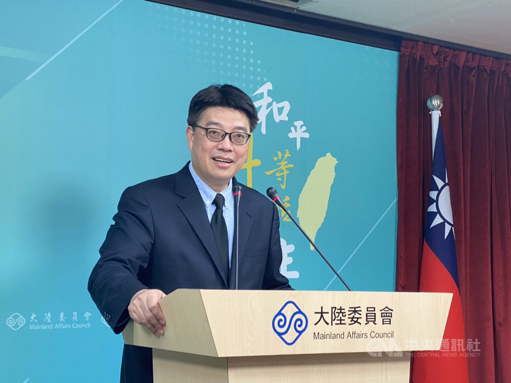 香港情勢近期再度惡化,抗爭人士接連遭補。陸委會發言人邱垂正會(圖)3日表示將跨部會研議朝3方向放寬港澳居民來台居留定機的制度及法規。中央社記者賴言曦攝 109年12月3日