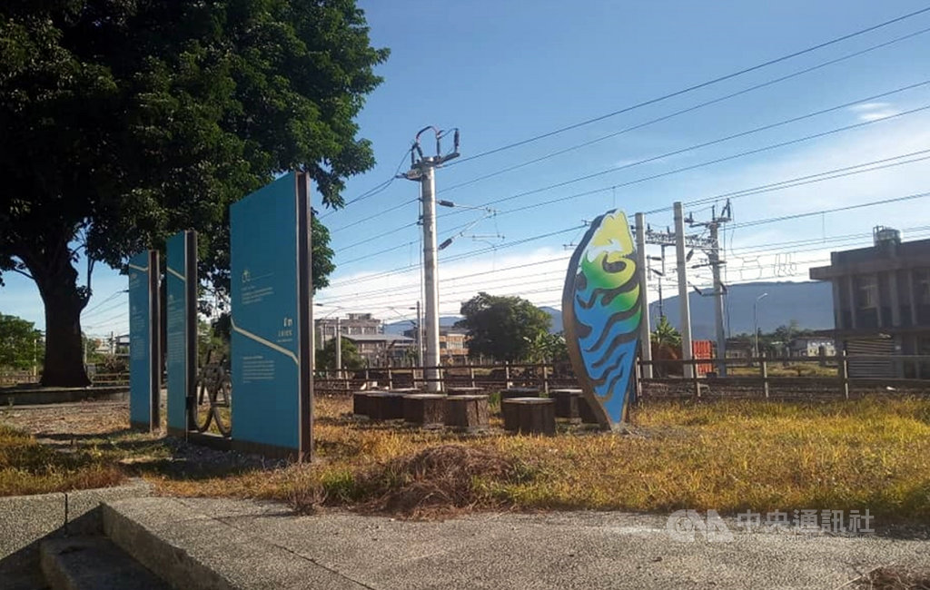 花東縱管處在台東縣關山鎮環鎮自行車道,花費新台幣近百萬元設置「自行車打卡點」裝置藝術,設置2年互動數僅有3個。立委劉櫂豪要求交通部要結合地方政府和社區推廣行銷。(民眾提供)中央社記者盧太城台東傳真 109年12月3日