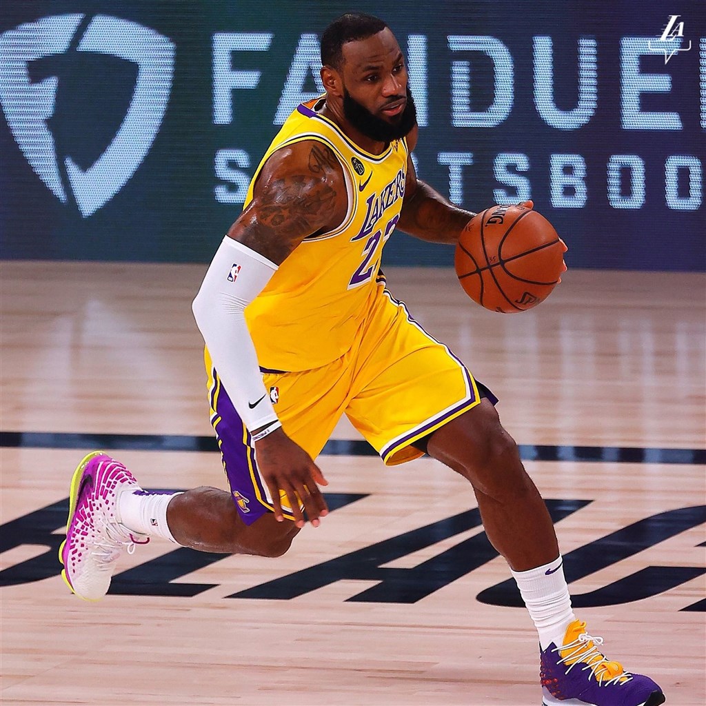 美國職籃NBA洛杉磯湖人球星詹姆斯(圖)的經紀人保羅表示,詹姆斯已同意與湖人續約。(圖取自facebook.com/losangeleslakers)
