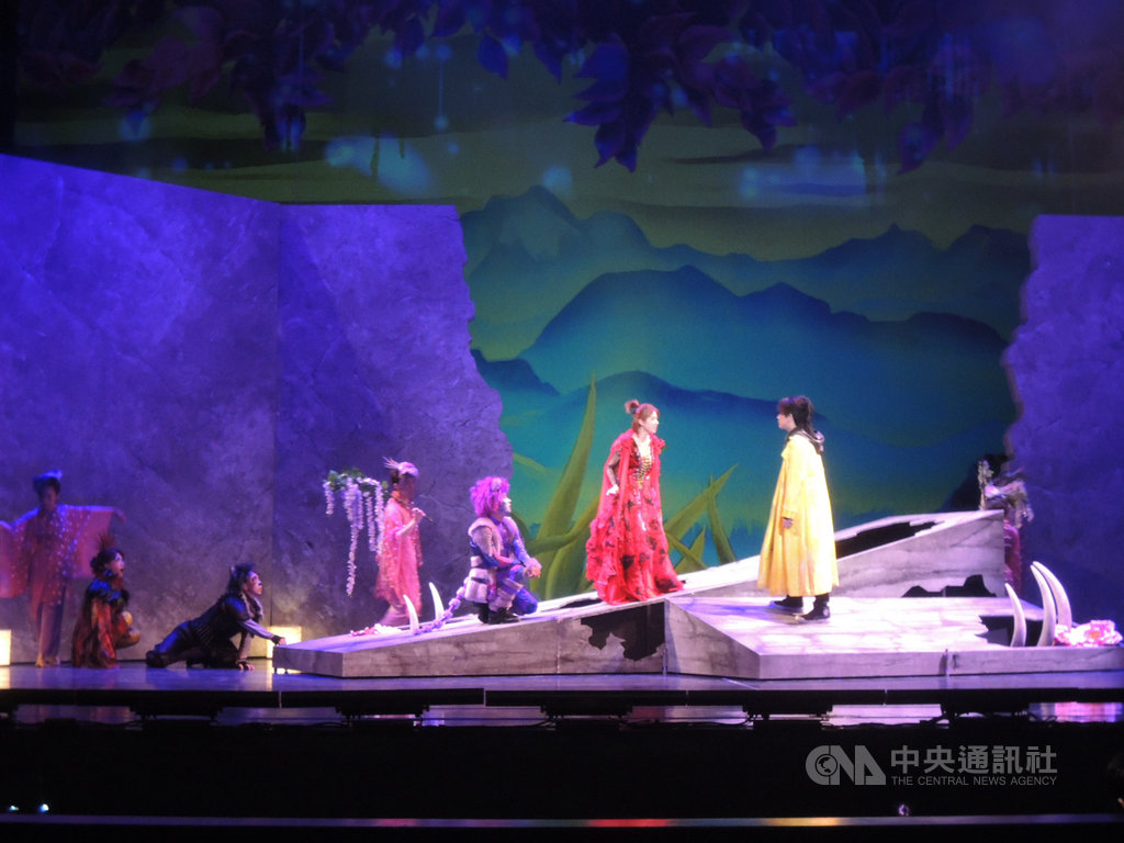 國立台灣交響樂團攜手故事工廠創作「妖怪台灣」原創魔幻音樂劇,將於5、6日在台中市中山堂演出,演出團隊4日彩排。中央社記者郝雪卿攝 109年12月4日