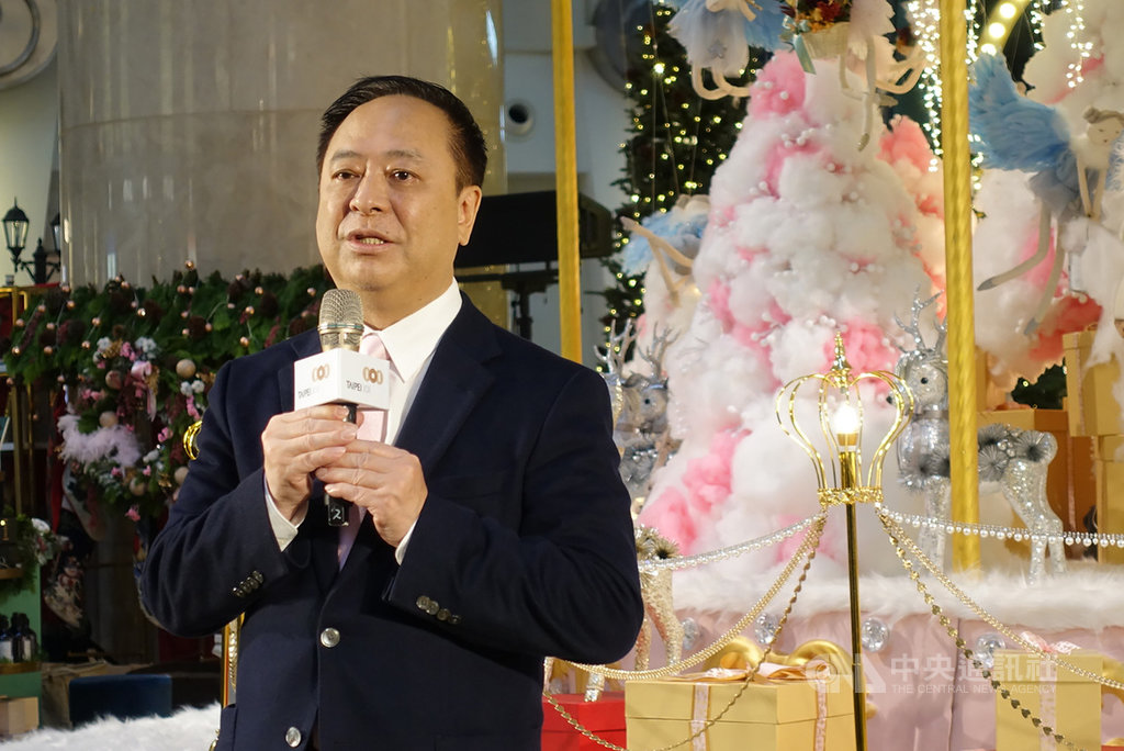 台北101董事長張學舜說,希望17個打卡熱點帶給民眾療癒感與幸福感,共同迎接2021年,也盼明年是一個美好的年。中央社記者梁珮綺攝 109年12月4日