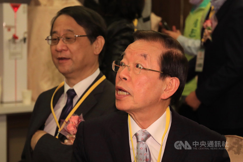 2020高座台日交流大會5日下午在台北舉行,台灣駐日代表謝長廷(右)與日本駐台代表泉裕泰(左)皆出席與會。中央社記者吳家昇攝 109年12月5日