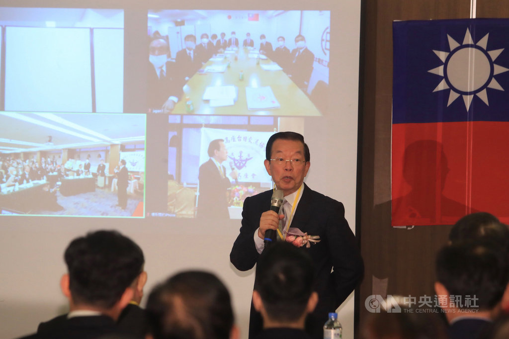 台灣駐日代表謝長廷5日下午在台北參加2020高座台日交流大會前受訪表示,針對福島等5縣食品進口議題,政府基本立場是人民健康擺第一,有輻射的「核食」不開放,至於沒有輻射的「非核食」,就應該開放。中央社記者吳家昇攝 109年12月5日