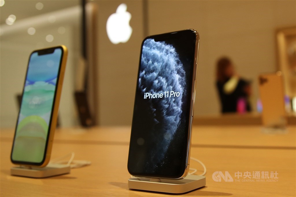 蘋果公司在官網公告,確定有少部分iPhone 11有螢幕無法回應觸控動作的問題,用戶若符合資格,將免費提供維修服務。(中央社檔案照片)
