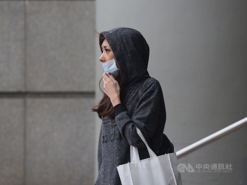 中央氣象局指出,6日北台灣整天稍涼,中南部日夜溫差較大,台南以北及宜蘭地區低溫約攝氏16至18度。(中央社檔案照片)