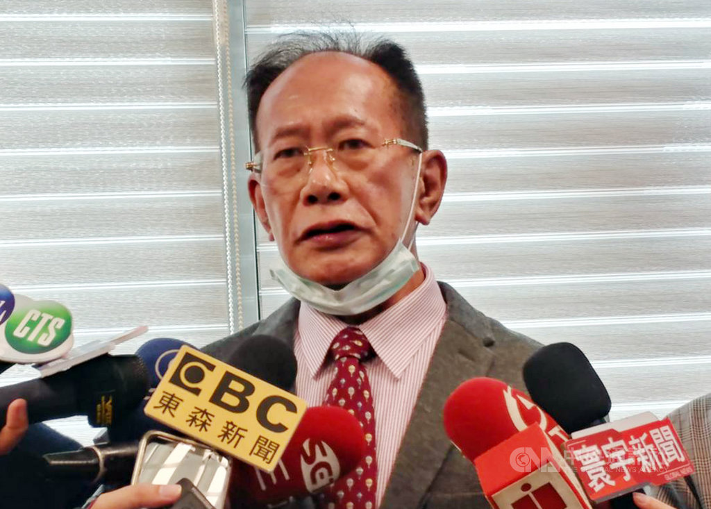 立委涉收賄案,台北地院4日諭知在押的中國國民黨籍立法委員陳超明,以新台幣500萬元交保,並限制住居、限制出境、出海。陳超明8日現身立法院,接受媒體聯訪。中央社記者施宗暉攝 109年12月8日