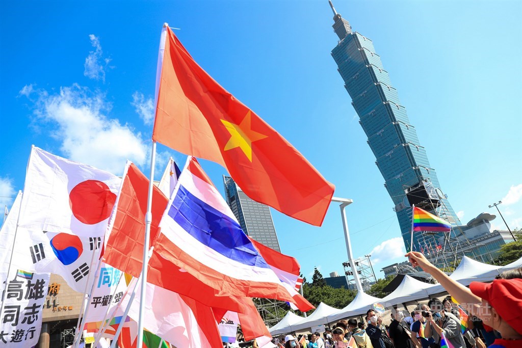 人權組織調查2020年全球公民活動空間的自由程度,台灣再度被列為亞洲唯一開放的國家。圖為2020第18屆台灣同志遊行。(中央社檔案照片)