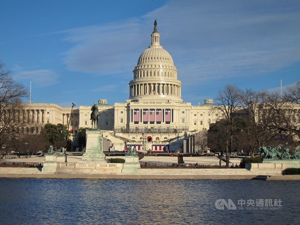 美國聯邦眾議院9日通過為期一週的政府臨時撥款法案。圖為美國會大廈。(中央社檔案照片)