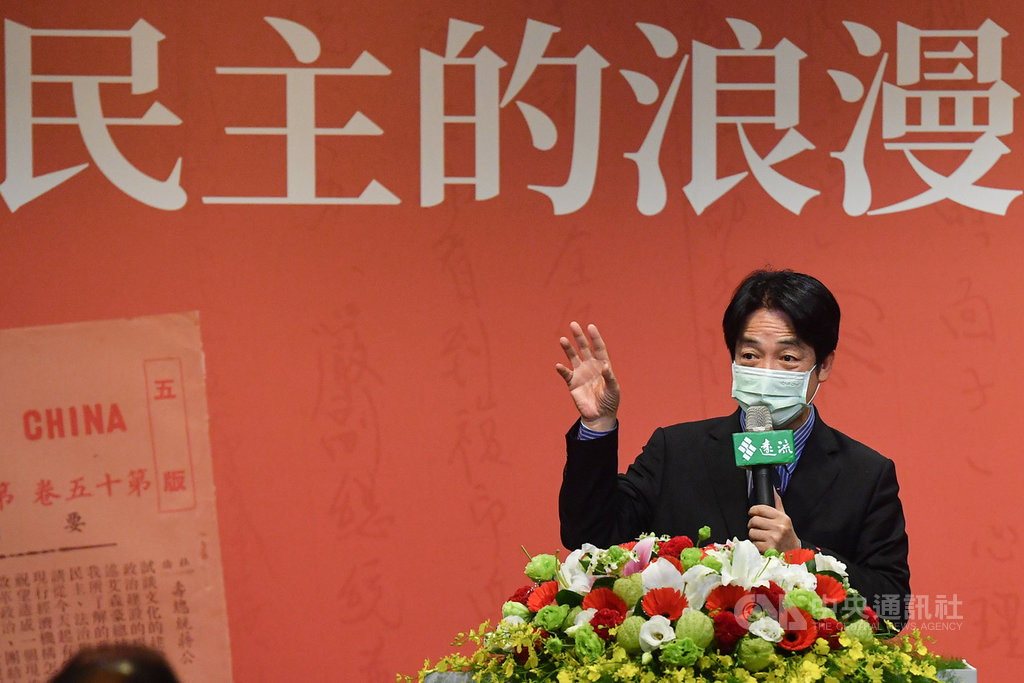 「民主的浪漫之路:雷震傳」10日在台北舉行新書發表會,副總統賴清德(圖)出席致詞表示,如今要紀念雷震,可以做的就是持續守護與深化台灣民主,讓台灣的民主在國際上發光發熱。中央社記者鄭清元攝 109年12月10日