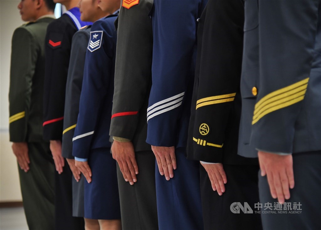 國防部祭出史上最嚴「軍風紀律改革專案」,年度考績為「丙上(含)」以下人員立刻汰除,汰除作業由原本38天縮短至7天,110年1月起實施。(中央社檔案照片)