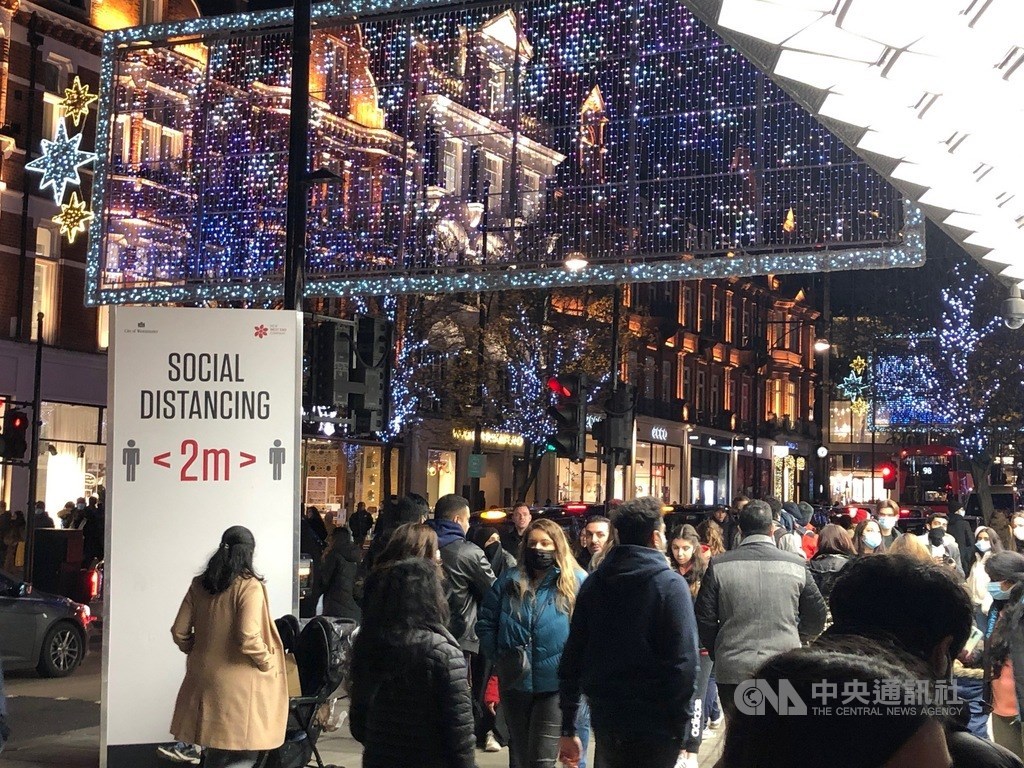 英國武漢肺炎確診數28日才首度突破單日4萬人,29日又突破5萬人,新增5萬3135人確診。圖為12月倫敦街頭。中央社記者戴雅真倫敦攝 109年12月28日