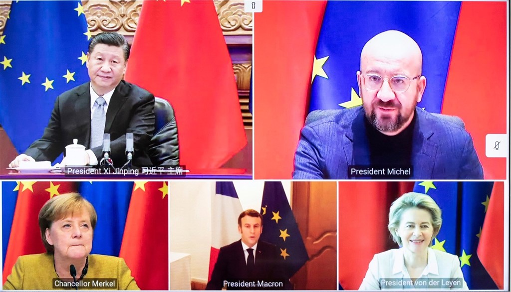 德國總理梅克爾(下排左)、法國總統馬克宏(下排中)、歐盟執委會主席范德賴恩(下排右)等歐盟領導人30日與中國國家主席習近平(上排左)在「原則上」達成投資協定。(圖取自twitter.com/vonderleyen)