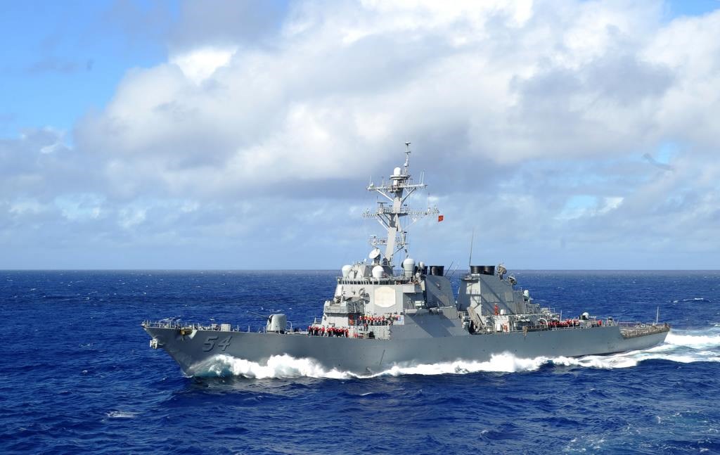 美國海軍說,導向飛彈驅逐艦馬侃號與魏柏號「12月31日依據國際法例行航經台灣海峽」。圖為魏柏號檔案照片。(圖取自facebook.com/DDG54)