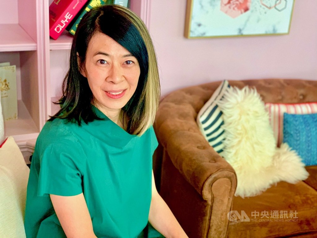 台灣旅美鋼琴家林佳靜首次應華府表演藝術協會之邀,將在高雄衛武營國家藝術文化中心錄製鋼琴獨奏會,並在華府表演藝術協會平台做售票限時線上演出,林佳靜表示,期待將高雄與衛武營介紹給國外觀眾。中央社記者趙靜瑜攝 110年1月4日